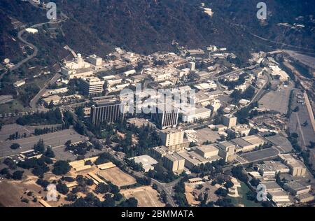 Pasadena, Los Angeles, California, USA - Feb 1984: Vista aerea del Jet Propulsion Laboratory (JPL) a Pasadena, e dintorni. Pellicola da 35 mm scansionata. Foto Stock