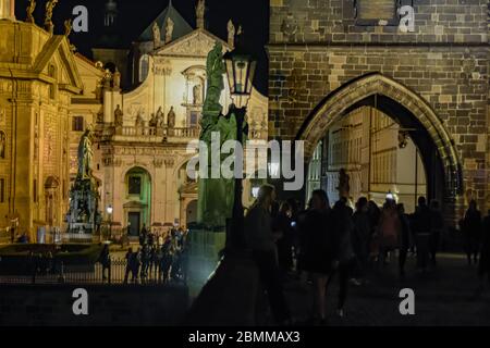 riprese notturne dal ponte carlo Foto Stock