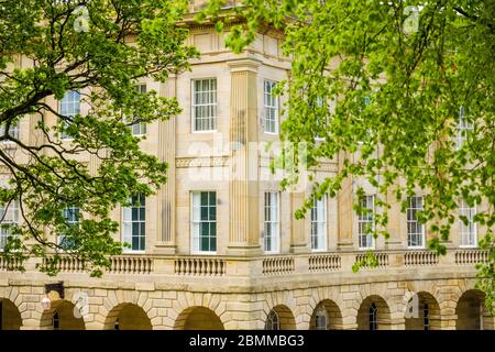 Il Crescent, recentemente rinnovato, si trova a Buxton, Derbyshire, Regno Unito Foto Stock