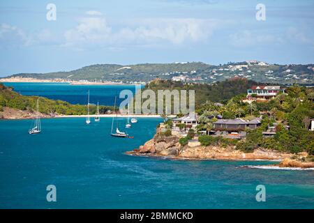 Deep Bay e gli edifici di residenza, Antigua. Foto Stock