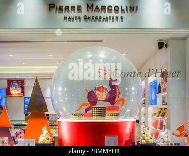 Pierre Marcolini un lussuoso negozio belga di cioccolato Les Galeries Royales Saint-Hubert durante la festa di Natale - Bruxelles, Belgio - 30 dicembre 20 Foto Stock