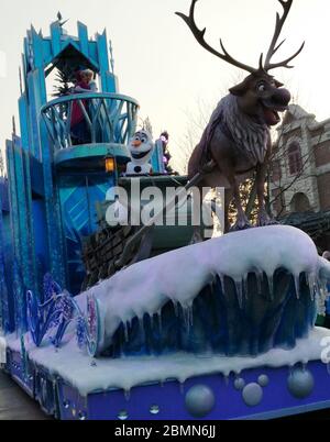 Shanghai, Shanghai, Cina. 10 maggio 2020. ShanghaiÃ¯Â¼Å'CHINA-il 6 maggio 2020, il conto ufficiale WeChat del resort di Shanghai Disneyland ha annunciato che il resort di Shanghai Disneyland riaprirà al pubblico dal 11 maggio. Shanghai Disneyland, il primo parco a tema Disney della Cina continentale, ha aperto il 16 giugno 2016 nella nuova città di chuansha, nel nuovo quartiere di pudong, Shanghai. E' il secondo parco a tema Disney in Cina, il primo nella Cina continentale, il terzo in Asia e il sesto al mondo. Inizialmente, Shanghai Disneyland ha sei parchi a tema: mickey Street, giardino fantasy, isola avventura, tr Foto Stock