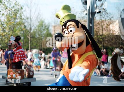 Shanghai, Shanghai, Cina. 10 maggio 2020. ShanghaiÃ¯Â¼Å'CHINA-il 6 maggio 2020, il conto ufficiale WeChat del resort di Shanghai Disneyland ha annunciato che il resort di Shanghai Disneyland riaprirà al pubblico dal 11 maggio. Shanghai Disneyland, il primo parco a tema Disney della Cina continentale, ha aperto il 16 giugno 2016 nella nuova città di chuansha, nel nuovo quartiere di pudong, Shanghai. E' il secondo parco a tema Disney in Cina, il primo nella Cina continentale, il terzo in Asia e il sesto al mondo. Inizialmente, Shanghai Disneyland ha sei parchi a tema: mickey Street, giardino fantasy, isola avventura, tr Foto Stock