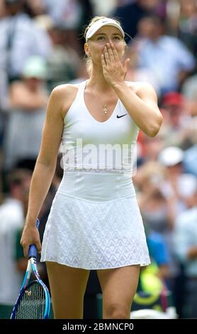 7 luglio 2015. Campionati di Wimbledon, Londra. La finale del quartiere delle Singles delle donne Maria Sharapova celebra dopo aver sconfitto Coco Vandeweghe (CAN). Foto Stock