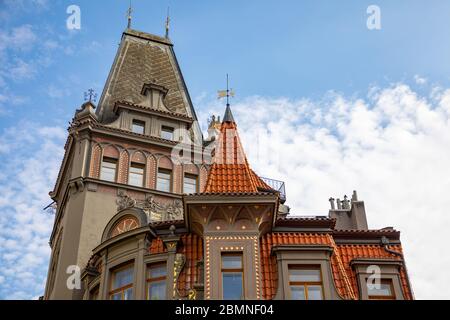 Edificio residenziale splendidamente decorato in via Parizska nella Città Vecchia di Praga, Repubblica Ceca Foto Stock
