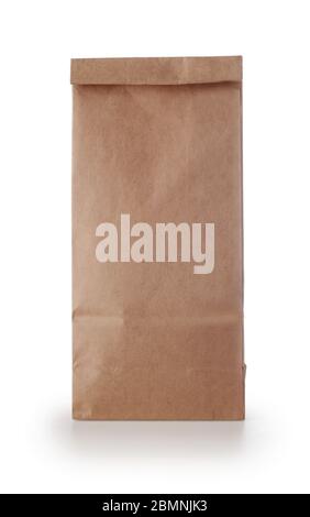 Pacchetto di carta Kraft isolato su sfondo bianco. Foto Stock