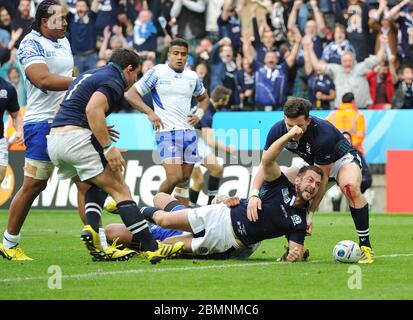 10 ottobre 2015, Rugby World Cup Pool B: Samoa contro Scozia, St James Park, Newcastle. Greig Laidlaw, scozzese, celebra dopo aver segnato una prova. Foto Stock