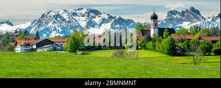 Paesaggio panoramico in Baviera vicina città Seeg in Algovia orientale Foto Stock