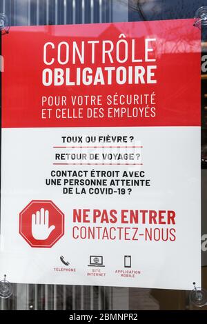 Segnale di avvertimento di non entrare in farmacia se uno è tornato da un viaggio o se uno è stato in contatto con una persona malata con Covid 19, Montreal Canada Foto Stock