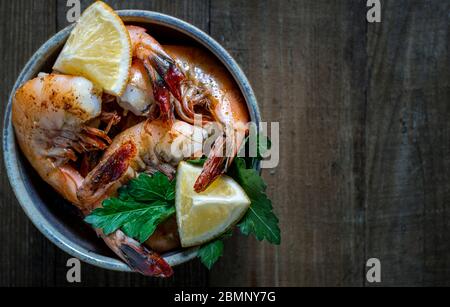 Cocktail di gamberi alla griglia. Sopra il colpo. Foto Stock