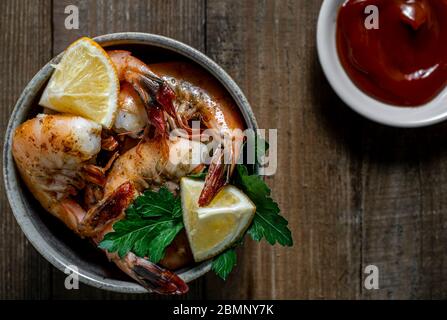 Cocktail di gamberi alla griglia. Sopra il colpo. Foto Stock