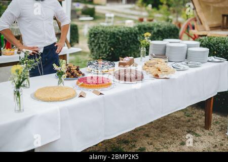 Deliziosi dessert in occasione di un matrimonio Foto Stock