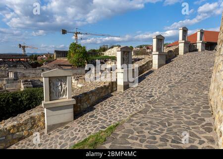 Eger, Ungheria - 04 26 2020: Rilievi nel castello di Eger, Ungheria in un pomeriggio soleggiato. Foto Stock