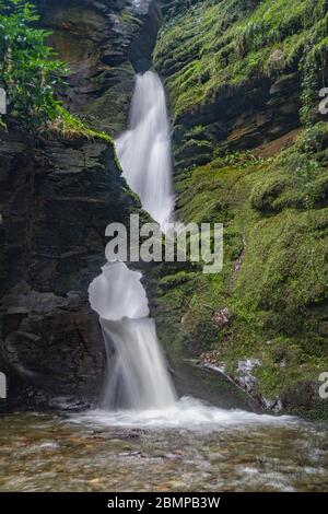 St Nectans cascata vicino Tintagel nella Cornovaglia Nord Foto Stock