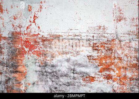 Vecchio frammento di parete di shabby con graffi e crepe Foto Stock