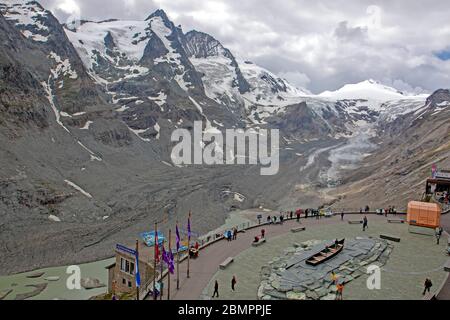 Il monte più alto dell'Austria, Grossglockner, che sorge sopra Franz-Josefs-Höhe Foto Stock