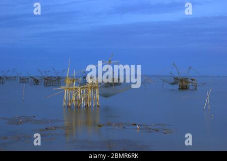 Paesaggio del villaggio di pescatori nella provincia di Phatthalung, Thailandia Foto Stock