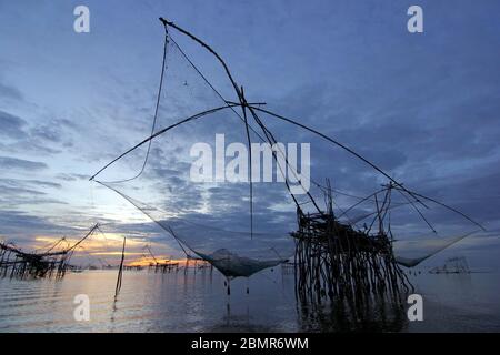 Paesaggio del villaggio di pescatori nella provincia di Phatthalung, Thailandia Foto Stock