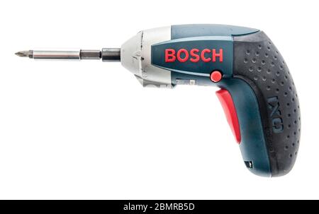 Winneconne, WI - 5 maggio 2020: Una confezione di cacciaviti Bosch IXO su sfondo isolato Foto Stock