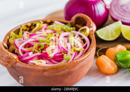 Salsa habanero con cipolla e limone, tradizionale per il pibil Cochinita di Merida Yucatan Messico Foto Stock