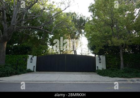 Pacific Palisades, California, USA 9 maggio 2020 una visione generale dell'atmosfera della casa di Steven Spielberg al 1515 Amalfi Drive il 9 maggio 2020 a Pacific Palisades, California, USA. Foto di Barry King/Alamy Stock Foto Foto Stock