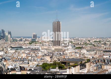 Parigi. Francia - 15 maggio 2019: Parigi Skyline. Vista sul moderno Skyscraper Hotel dell'Hyatt Regency Paris Etoile (ex Concorde Lafayette). Foto Stock