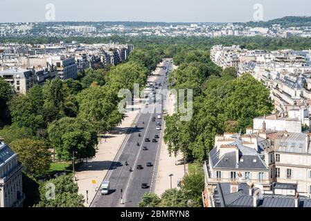 Parigi. Francia - 15 maggio 2019: Paris Skyline. Avenue Foch. Vista dall'Arco di Trionfo. Parigi, Francia, Europa. Foto Stock