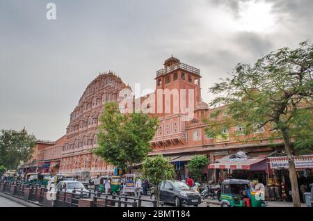 Hawa mahal aka il palazzo del vento è un importante luogo turistico di Jaipur nel Rajasthan, India Foto Stock