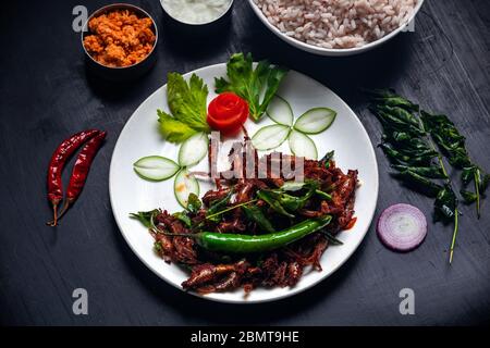 Friggere il pesce con riso Foto Stock