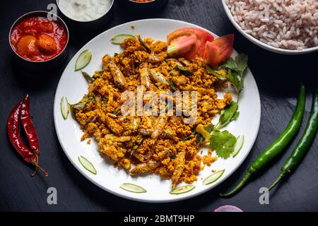 Peera di meen stile Kerala Anchovie mescolare friggere Foto Stock