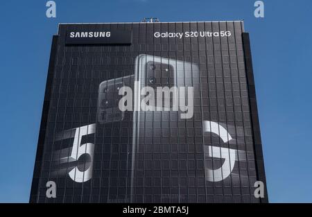 Pubblicità su larga scala per il nuovo cellulare Samsung Galaxy S20 Ultra 5G, sulle facciate dell'ex edificio Stinnes a Rhein-Ruhr-Zentrum, ON Foto Stock