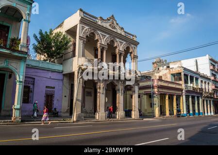 Edificio di fantasia inizio 20 ° secolo, Viale Simon Bolivar, quartiere Havana Centro, Havana, Cuba Foto Stock