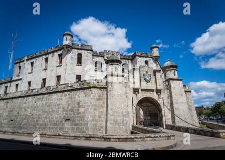 Vecchio Forte che ospita Policia Nacional Revolucionaria, Centro storico, Havana Vieja, Havana, Cuba Foto Stock