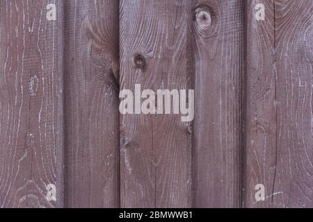Lo sfondo è fatto di tavole di legno. La struttura di una recinzione rustica in legno Foto Stock