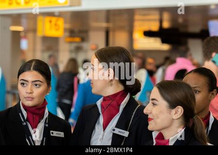 Hostes on Schiphol Airport come arrivare a Schiphol Paesi Bassi 2020 Foto Stock