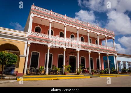 Epoca coloniale Hotel Camino del Príncipe nella Piazza Centrale, Remedios, Cuba Foto Stock