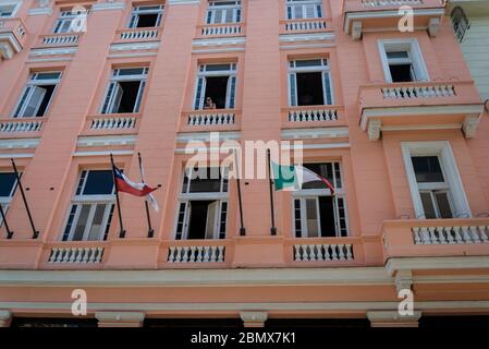 Hotel Ambos Mundos, hotel dove Ernst Hemingway ha soggiornato, Calle Obispo o Bishop Street, una popolare strada pedonale nel centro storico, l'Avana Foto Stock