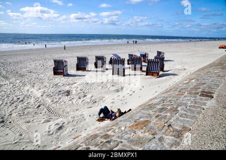 Weststrand von Norderney in der Nachsaison Haus am Weststrand Foto Stock