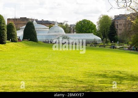 I giardini botanici di Glasgow - quasi vuoti in un giorno di maggio soleggiato - durante il blocco pandemico del coronavirus 2020, Glasgow, Scozia, Regno Unito Foto Stock