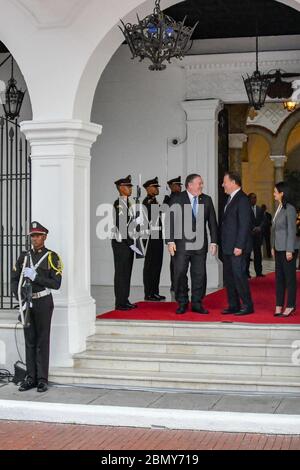 Il Segretario Pompeo incontra il Presidente Panamense Varela a Panama City il Segretario di Stato americano Michael R. Pompeo incontra il Presidente Panamense Juan Carlos Varela a Panama City, Panama, il 18 ottobre 2018. Foto Stock