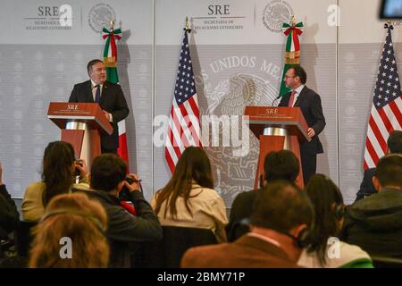 Il Segretario Pompeo e il Segretario degli Esteri messicano Videgaray consegnano dichiarazioni alla Stampa di Città del Messico il Segretario di Stato Michael R. Pompeo e il Segretario degli Esteri messicano Luis Videgaray caso consegnano dichiarazioni alla stampa, a Città del Messico, in Messico, il 19 ottobre 2018. Foto Stock