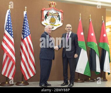 Il Segretario di Stato degli Stati Uniti Rex Tillerson incontra il Ministro degli Esteri giordano Ayman Safadi ad Amman, in Giordania, il 14 febbraio 2018, per discutere le relazioni bilaterali. Foto Stock