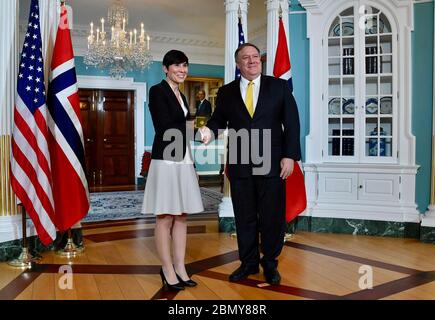 Il 19 dicembre 2018, il Segretario di Stato Michael R. Pompeo ha incontrato il ministro degli Esteri norvegese Ine Marie Eriksen Soreide presso il Dipartimento di Stato degli Stati Uniti a Washington, D.C., per discutere le relazioni tra Stati Uniti e Norvegia. Foto Stock