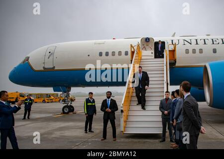 Il Segretario Pompeo arriva per il Vertice di Hanoi in Vietnam il Segretario di Stato americano Michael R. Pompeo arriva per il Vertice di Hanoi ad Hanoi, in Vietnam, il 25 febbraio 2019. Foto Stock