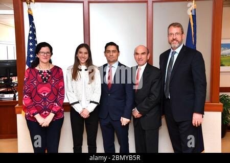 Incontro del segretario aggiunto Breier e del rappresentante speciale Abrams con Fabiana Rosales, moglie del presidente provvisorio Guaido segretario di Stato aggiunto agli affari dell'emisfero occidentale Kimberly Breier e rappresentante speciale per il Venezuela incontro tra Elliott Abrams e Fabiana Rosales, moglie del presidente provvisorio Juan Guaido del Venezuela, E l'ambasciatore venezuelano presso il Dipartimento di Stato degli Stati Uniti di Washington, D.C., il 27 marzo 2019. Foto Stock