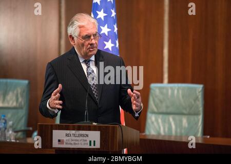 Il 12 marzo 2018, il Segretario di Stato degli Stati Uniti Rex Tillerson tenne una disponibilità stampa congiunta presso la Aso Rock Presidential Villa di Abuja, Nigeria, discutendo questioni diplomatiche e di sicurezza chiave tra Stati Uniti e Nigeria. Foto Stock