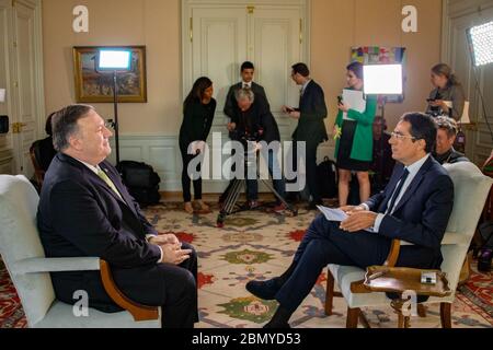 Il 3 giugno 2019, il Segretario di Stato degli Stati Uniti Michael R. Pompeo si impegna con i media a Berna, Svizzera, discutendo di politica estera e relazioni internazionali. Foto Stock