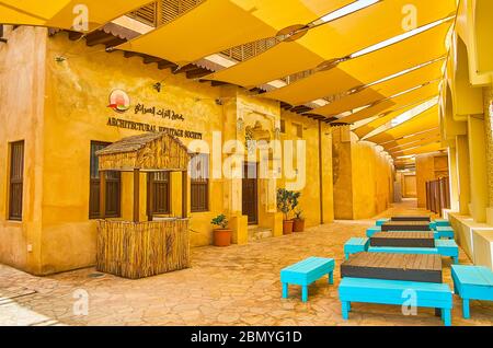 DUBAI, Emirati Arabi Uniti - 2 MARZO 2020: La facciata della Architectural Heritage Society, situato in un palazzo tradizionale in al Bastakiya (al Fahidi) storico distrubled Foto Stock