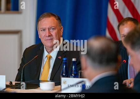 Il Segretario Pompeo rilascia le osservazioni di apertura a un evento organizzato dal Dipartimento per la governance delle risorse energetiche Initiative​ il Segretario di Stato degli Stati Uniti Michael R. Pompeo esprime le sue osservazioni di apertura a un evento organizzato dal Dipartimento di Stato per la governance delle risorse energetiche, presso il Palace Hotel, a New York, New York il 26 settembre 2019. Foto Stock