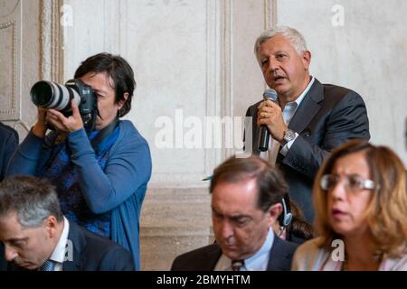 Il Segretario Pompeo partecipa alla disponibilità Stampa congiunta con il Ministro degli Esteri di Maio il Segretario di Stato americano Michael R. Pompeo partecipa a una disponibilità stampa congiunta con il Ministro degli Esteri italiano Luigi di Maio a Villa Madama a Roma, il 2 ottobre 2019. Foto Stock